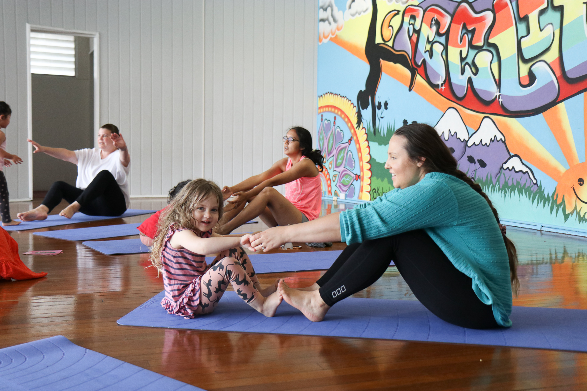 kids-yoga-class-description-flying-yogis